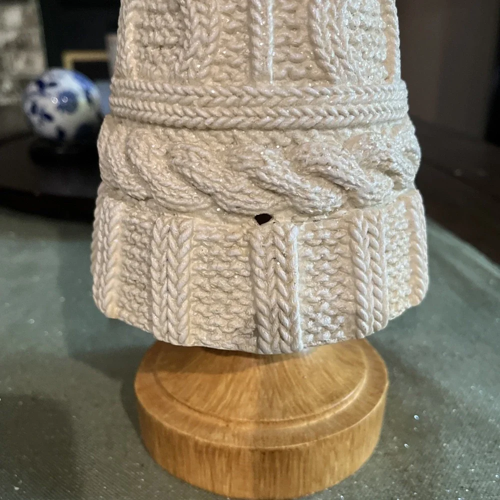 White Cable Knit Look Poly Resin Christmas Tree 15 Inch Tall New